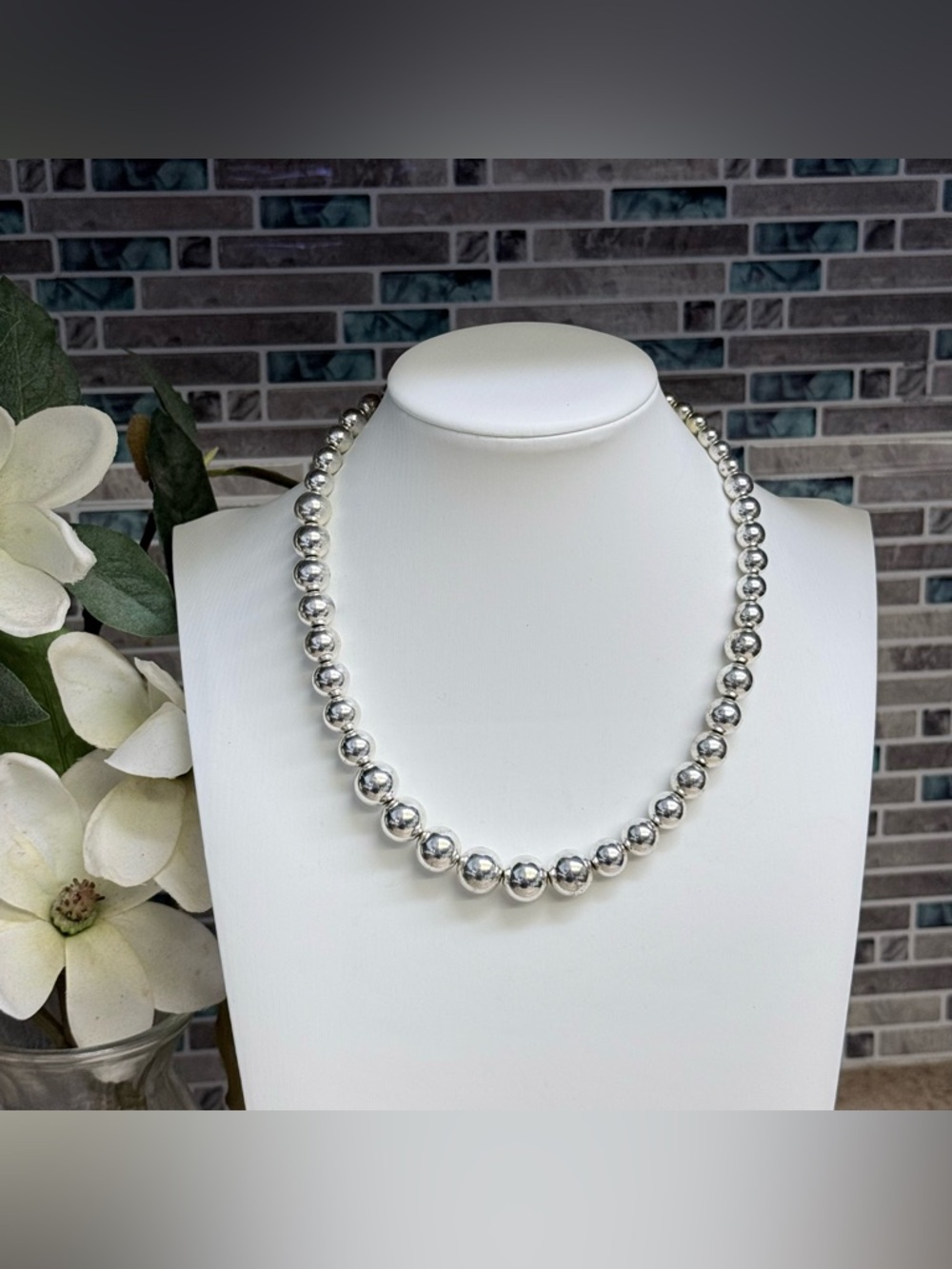 Classy silver graduated bead necklace
